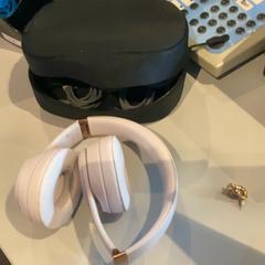 Hodetelefoner & Ringe, som rapportert av MEININGER Hotel Paris Porte de Vincennes ved bruk av iLost