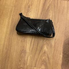 Väska, rapporterat av HTM med iLost