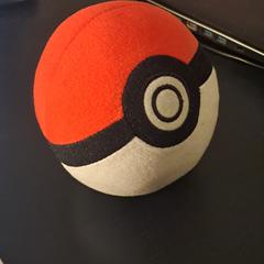 Pokemon pokeball knuffel, iLost에 보고됨