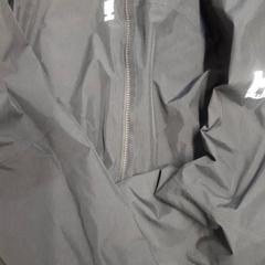 Jaqueta, segons ha informat Grand Hotel Amrath Kurhaus mitjançant iLost