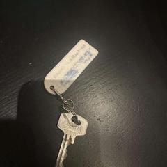 Sleutel witte aanhanger, zoals gemeld door Van der Valk Hotel Amsterdam-Amstel met iLost