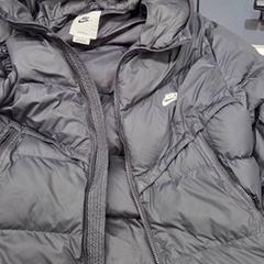 Jacka , dikke zwarte winterjas, rapporterat av Stad Hasselt med iLost