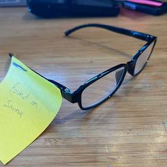 Lentes, segundo informou Amsterdam ID Aparthotel usando iLost