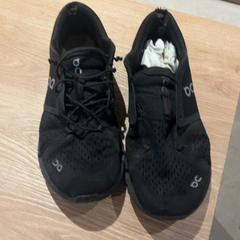 Schoenen, zoals gemeld door Van der Valk Hotel Eindhoven - Best met iLost