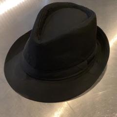 İLost kullanarak MEININGER Hotel Leipzig Hauptbahnhof tarafından bildirildiği gibi Şapka Black