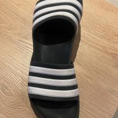 Sandalen, gemeldet von Van der Valk Hotel Eindhoven - Best über iLost