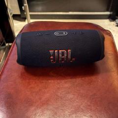 Box JBL, zoals gemeld door Hotel Arena met iLost