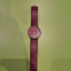 Horloge met rood bandje, zoals gemeld door Gemeente Hardenberg met iLost