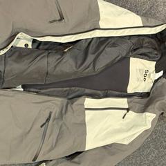 Jaqueta, segons ha informat SnowWorld Landgraaf mitjançant iLost