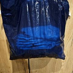 Vestiario tas met kleding, come riportato da Van der Valk Hotel Apeldoorn - De Cantharel utilizzando iLost
