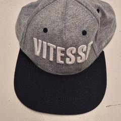 Kappe grijs/zwart Vitesse, som rapportert av Avonturenpark Hellendoorn ved bruk av iLost