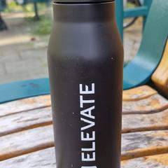 Elevate, black metal flask, ako bolo nahlásené iLost