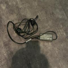 Carregador de computador portátil, como reportado por Van der Valk Hotel Haarlem utilizando o iLost