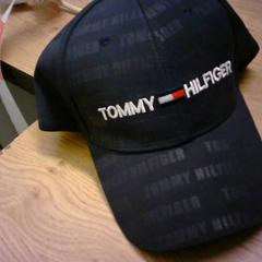 Cap, as reported by Bobbejaanland using iLost
