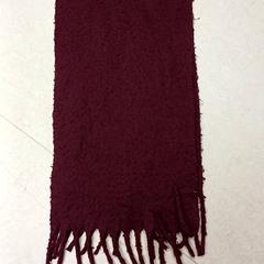 Kendő Bordeaux rood, amint azt Qbuzz GD Groningen Peizerweg az iLost segítségével jelentette.