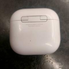 Leeg doosje oortjes, zgłoszono przez Rotterdam The Hague Airport przy użyciu iLost