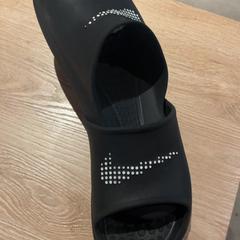 Slippers, zoals gemeld door Van der Valk Hotel Eindhoven - Best met iLost