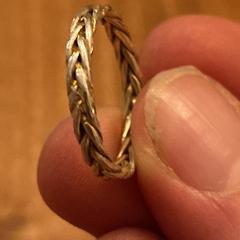 Goudkleurige ring an iLost gemeldet