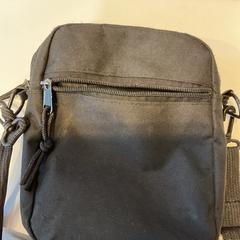 Bag, som rapportert av Gemeente Amsterdam - Bureau Gevonden Voorwerpen ved bruk av iLost