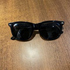 Okulary słoneczne, zgłoszono przez Leonardo Hotel Amsterdam Rembrandtpark przy użyciu iLost