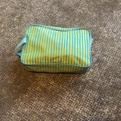 Komuneko poltsa, gisa salatu by Van der Valk Hotel Apeldoorn - De Cantharel iLost erabiliz