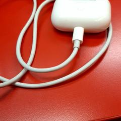 Chargeur & Airpod, a été signalé par UvA REC utilisant iLost