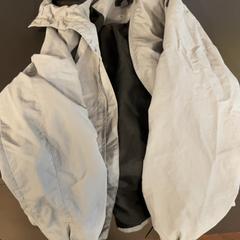 Veste Graue Jacke, a été signalé par MEININGER Hotel Dresden Zentrum utilisant iLost