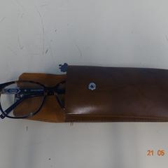 Szemüveg donker blauw, amint azt Gemeente Leopoldsburg az iLost segítségével jelentette.