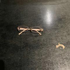 Glasögon, rapporterat av Hotel V Fizeaustraat med iLost