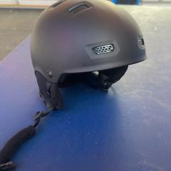 خوذة Wedze، كما تم الإبلاغ عنه بواسطة Schaatsbaan Rotterdam عبر iLost