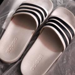 Sandaler slippers, rapporterat av Grand Hotel Amrath Kurhaus med iLost