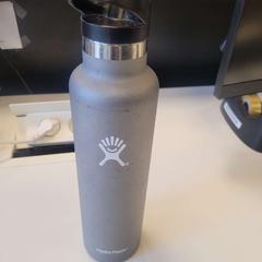Fles Hydro Flask, zoals gemeld door Breda University of Applied Sciences Mgr. Hopmansstraat met iLost