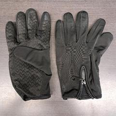 장갑 zipper black, iLost를 사용하여 TU/e - Receptie Gemini에 보고됨