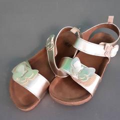 Sandaaltjes sandalen, amint azt Diergaarde Blijdorp az iLost segítségével jelentette.