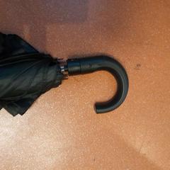 Ombrello pieghevole noir, come riportato da TCL utilizzando iLost