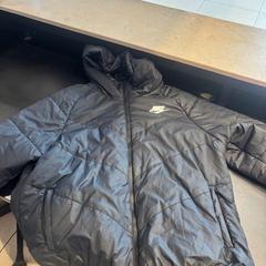 Bunda zwart Nike, jak nahlášeno Johan Cruijff ArenA pomocí iLost