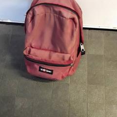 Ruksak Rood Eastpak, ako bolo nahlásené EBS Tramplein pomocou iLost