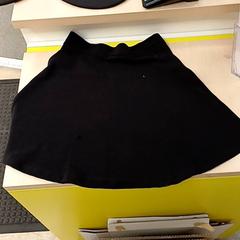 スカート Un trouble sur le devant à droite がiLostで IKEA Toulon によって報告されました