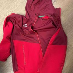 스웨터 rood erima merk, iLost를 사용하여 Regio Oost-Vlaanderen에 보고됨