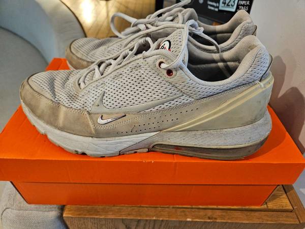 Sneakers White colour with Beige/gold trim