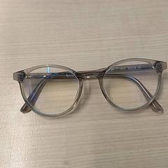 İLost kullanarak IKEA Brest Guipavas tarafından bildirildiği gibi Gözlük Couleur gris transparente