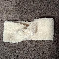 ヘアバンド Wit Muts Wollig がiLostで Burgers' Zoo によって報告されました