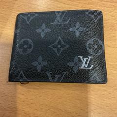 Plånbok op naam Karjoum, rapporterat av Gemeente Amsterdam med iLost