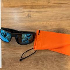 Lunette de soleil Noir, as reported by MEININGER Hotel Marseille Centre la Joliette using iLost