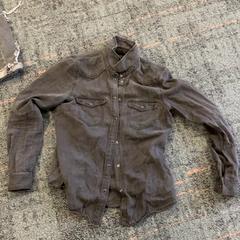 Hemd, a été signalé par Connexxion Amstelland-Meerlanden Schiphol Zuid utilisant iLost