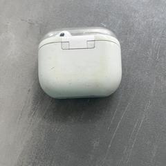 Custodia per airpods, come riportato da RRReis Arriva Achterhoek-Rivierenland utilizzando iLost
