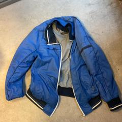 İLost kullanarak Artis tarafından bildirildiği gibi Dış giyim