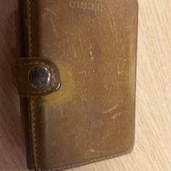 Lommebok Floor, som rapportert av Pathé Buitenhof ved bruk av iLost