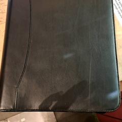 Bussiness kaft zwart, segons ha informat IKEA Wilrijk mitjançant iLost