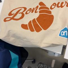 Saco de pano Met kleding, como reportado por HvA Amstelcampus utilizando o iLost